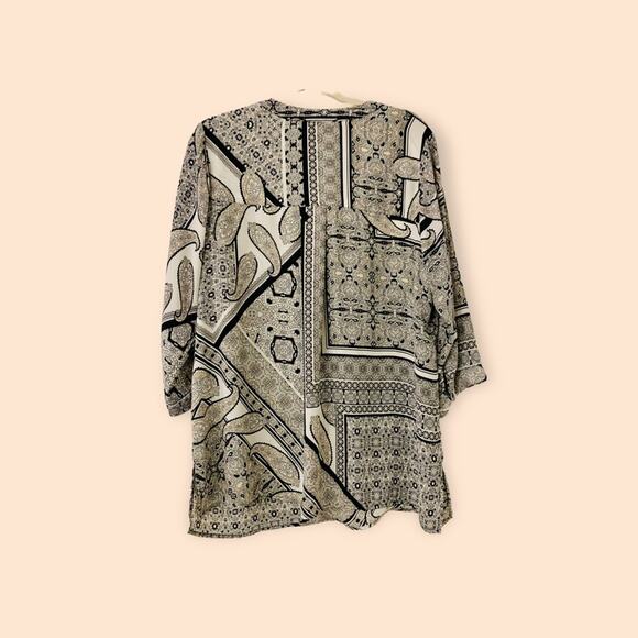 Rose & Olive | Size 1X Bohemian print blouse with buttons - Picture 9 of 9